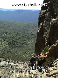 légende: Dave et Kate grimpant Mount Ossa Overland Track Tasmanie
qualityCode=raw
sizeCode=half

Données de l'image originale:
Taille originale: 176919 bytes
Temps d'exposition: 1/150 s
Diaph: f/400/100
Heure de prise de vue: 2003:02:11 10:08:24
Flash: non
Focale: 42/10 mm

